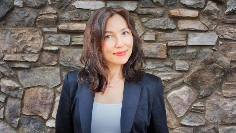 Who Is Elenaaraine? Unveiling the Digital Personality